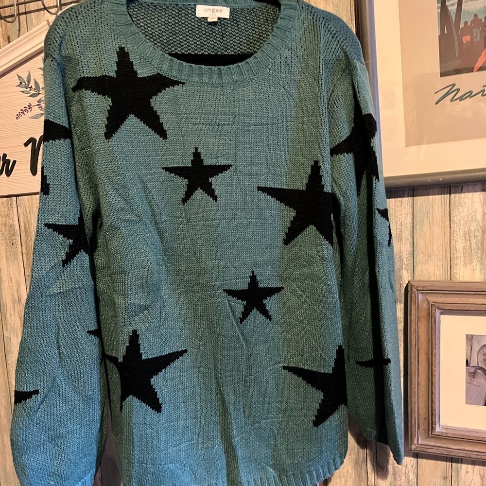 Umgee Green Sweater with Navy Star Design ⭐️ M - Picture 2 of 4